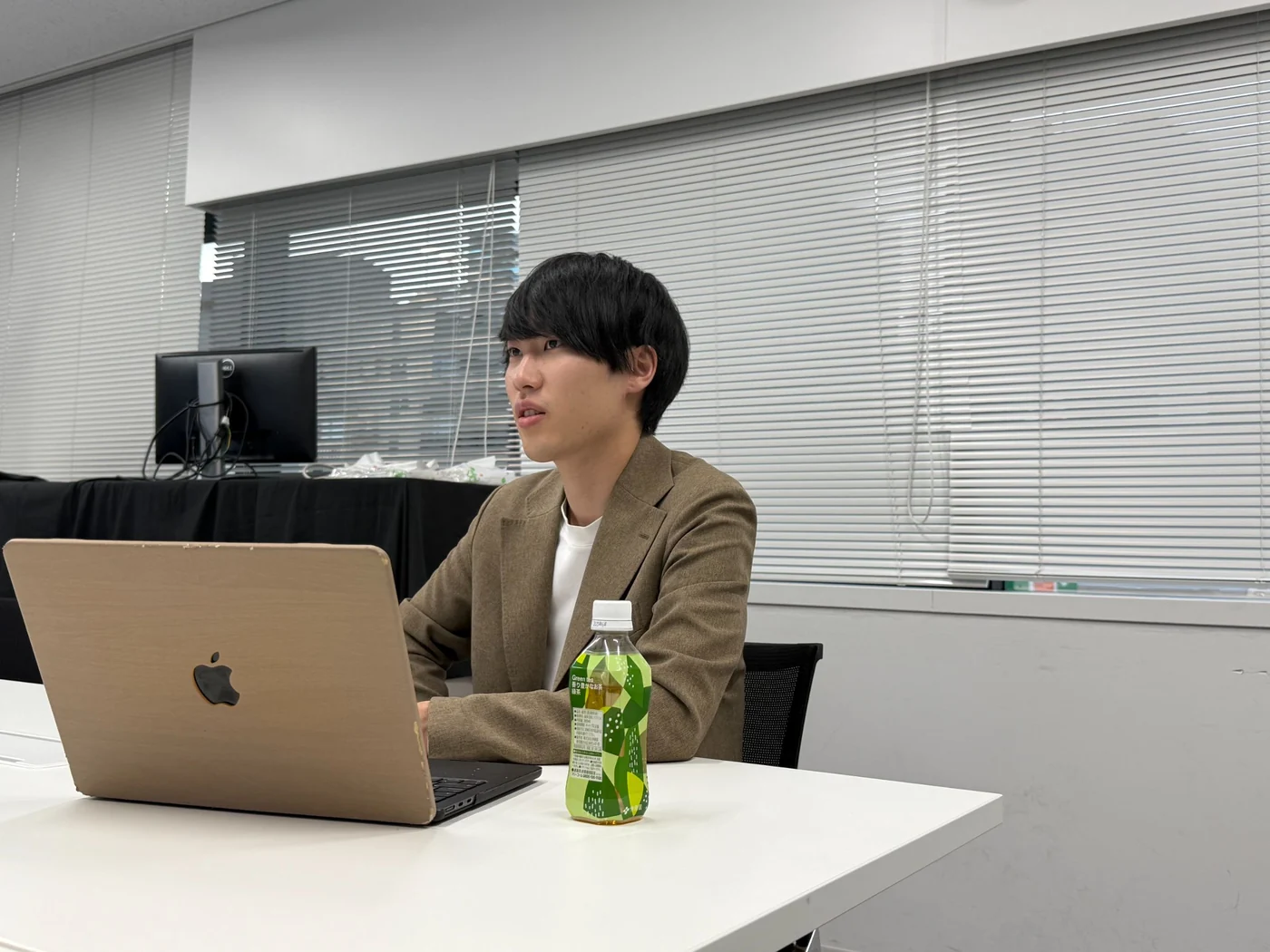 オンラインで対談するAICE代表取締役COO 高橋将生