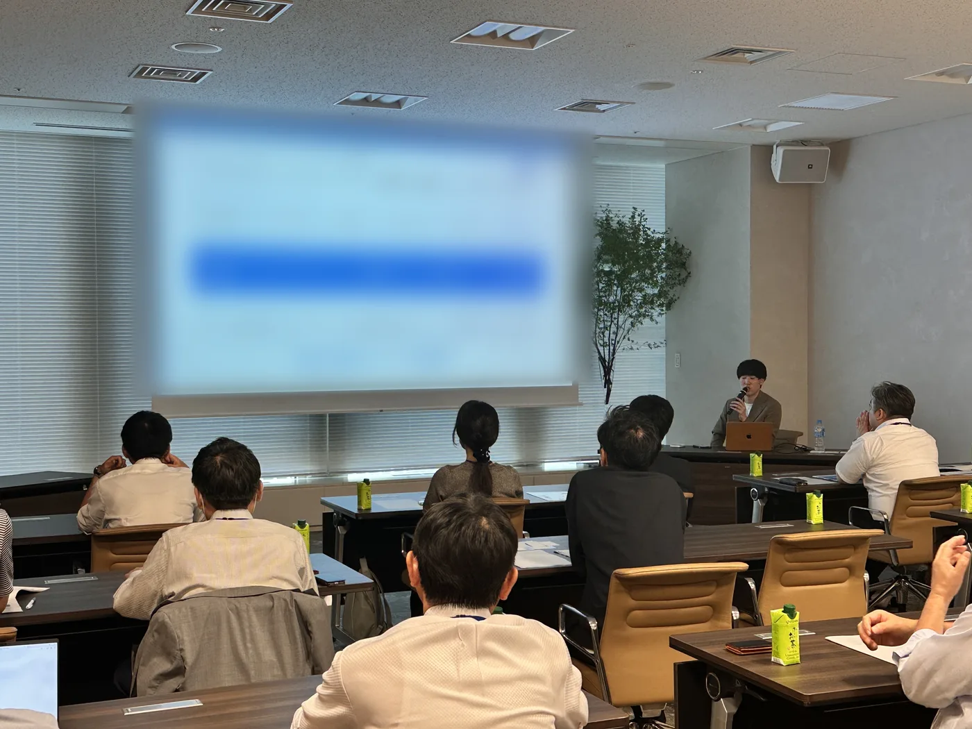 共通基盤構想を説明する講演の様子